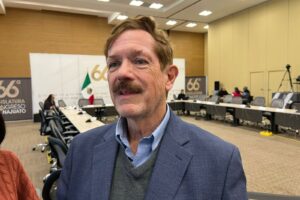 Asegura Romero Hicks que cumplirá con las firmas a tiempo para ser defensor