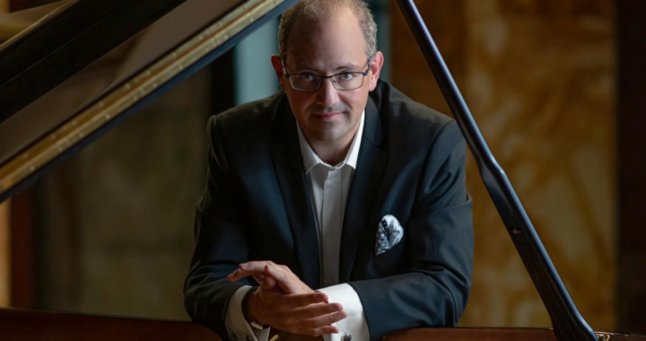 Vuelven a sonar Jueves Musicales del MIQ con Mauricio Náder