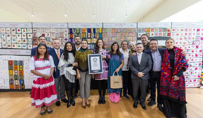 ARTESANAS Y ARTESANOS DE MÉXICO TEJEN EL RÉCORD GUINNESS DE LA EXPOSICIÓN DE BORDADOS Y TEJIDOS MÁS GRANDE DEL MUNDO