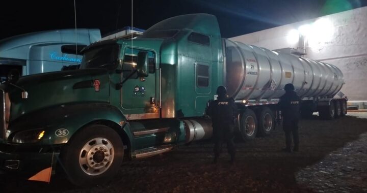 Asegura FSPE tractocamión con casi 50 mil litros de diésel en Celaya
