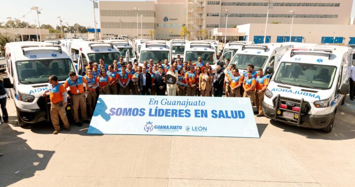 Entregan ambulancias, certificaciones de calidad y de sala de lactancia