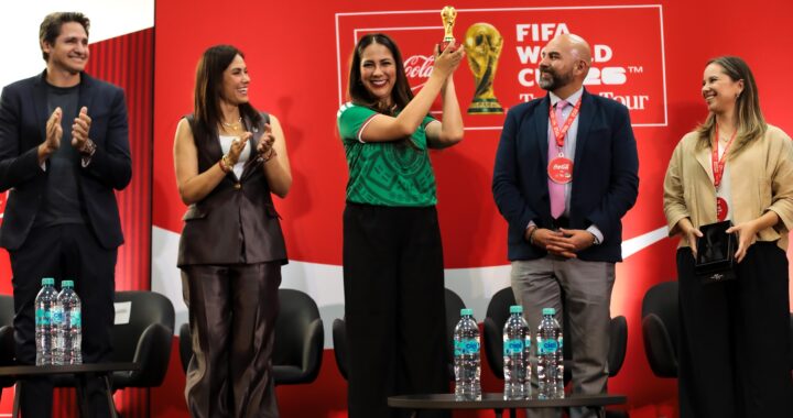 Vive Guanajuato la magia mundialista con la llegada del trofeo original de la FIFA