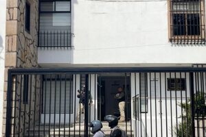 Agresores de mujeres manifestantes quedan libres por amparo federal; posteriormente fueron recapturados