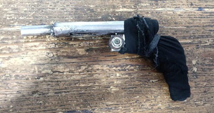 Policía de Guanajuato capital detiene a un hombre, portaba un arma de fuego