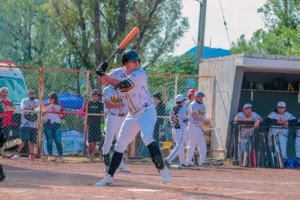 LAS MOMIAS DE GUANAJUATO LE SACAN BRILLO A SU CORONA EN URIANGATO Y TRIUNFAN 5-4