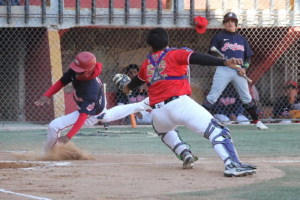 LAS MOMIAS ATACAN A LOS INDIOS DE PROVIDENCIA POR PIZARRA DE 5-2 Y ASUMEN EL LIDERATO ESTATAL