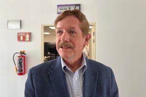 Cuestiona Juan Carlos Romero, recursos estatales destinados para la capital en obra pública