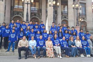 RECIBEN ESTANDARTE Y COMPROMISO PARA BRILLAR POR GUANAJUATO EN OLIMPIADA NACIONAL