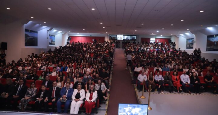 Celebra UG 50 años de la Licenciatura en Comercio Internacional, programa pionero a nivel nacional