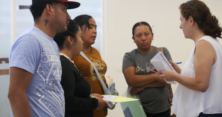 Entregan apoyos económicos a familias de migrantes guanajuatenses