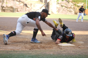 ABREN ENCENDIDOS LA TEMPORADA LOS TOMATEROS DE LA CAÑADA Y ATACAN A TOROS