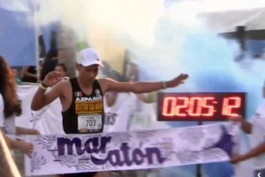EL GUANAJUATENSE RUBÉN CHÁVEZ CONQUISTA AHORA EL MARATÓN DE PUERTO VALLARTA