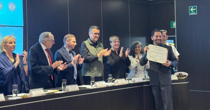 Académico de la UG recibe premio nacional de farmocología