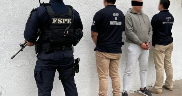 Detienen a dos integrantes activos de las FSPE por presunto abuso de autoridad 