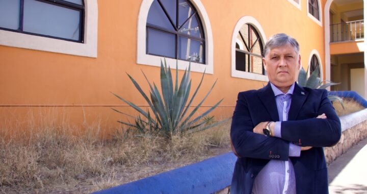 Del cosmos a la ingeniería: la visión multidisciplinaria del Dr. Israel Quiros, académico UG