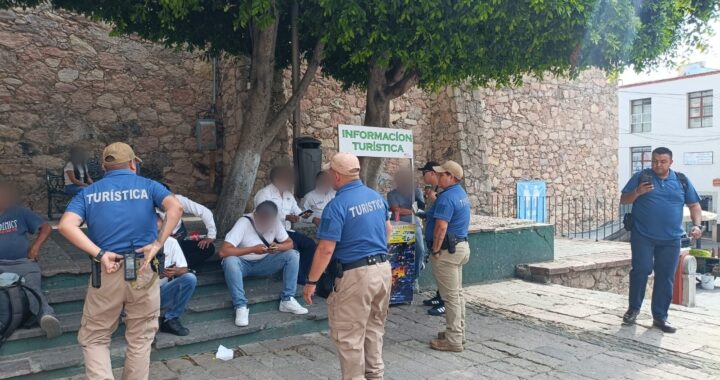 Realizan operativo sorpresa a promotores turísticos y estudiantinas en la capital