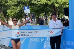 BRILLANTE TRIUNFO DE LA GACELA OLÍMPICA, LAURA GALVÁN, EN EL MEDIO MARATÓN DE CHICAGO