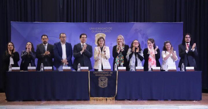 Egresan 186 profesionales de las Ciencias Sociales y las Humanidades en la UG
