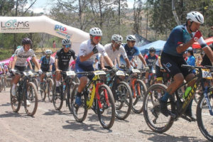 DISPUTA ESAÚ VILLAFAÑA LA CUMBRE EN LA MONTAÑA DEL CICLISMO