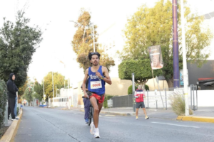GRAN CARRERA DE LUIS ÁNGEL PÉREZ EN EL MEDIO MARATÓN DE TIJUANA Y LOGRA SEGUNDO LUGAR 