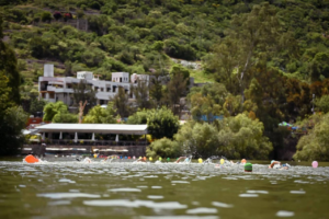 REGRESA LA NATACIÓN A LA PRESA DE LA OLLA; TRIUNFAN EMILIANO GONZÁLEZ E IXIR LICEA