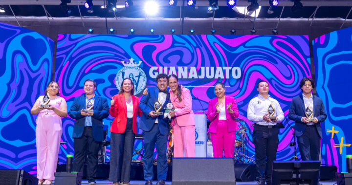 Entrega gobernadora Premio Estatal de las Juventudes ante más de 2 mil jóvenes