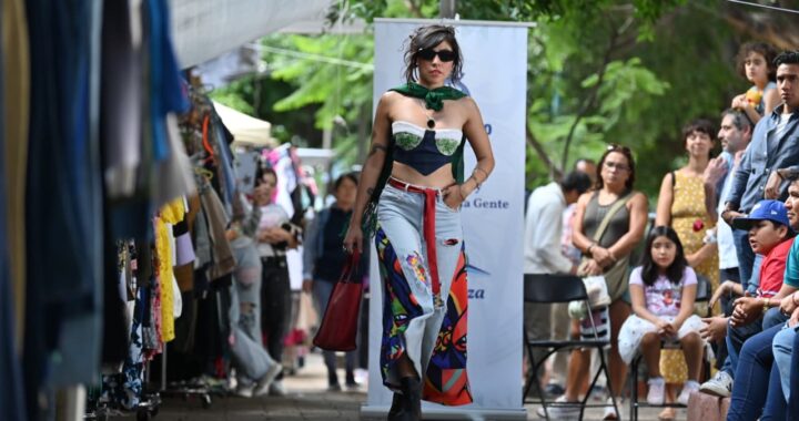 Transforman el Mercado Embajadoras en pasarela de moda para impulsar el comercio local