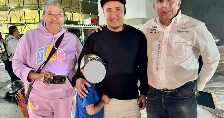 Regresan Víctor y Liam a Guanajuato, tras permanecer detenidos en Texas