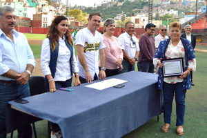 CUMPLE GUILLE RAZO 30 AÑOS COMO “LA VOZ DEL ESTADIO”