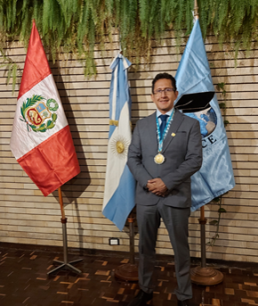 UG: Investigador universitario recibe reconocimiento honorífico Doctor Honoris Causa