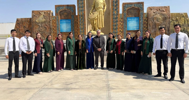 Orgullo UG: Kenneth Richter, primer profesor de una universidad mexicana invitado para capacitar a docentes en Turkmenistán