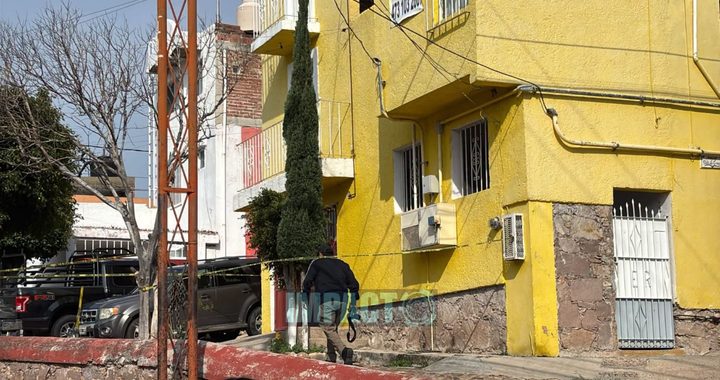 Motociclistas agreden a balazos una camioneta y un local en el Cerro del Cuarto
