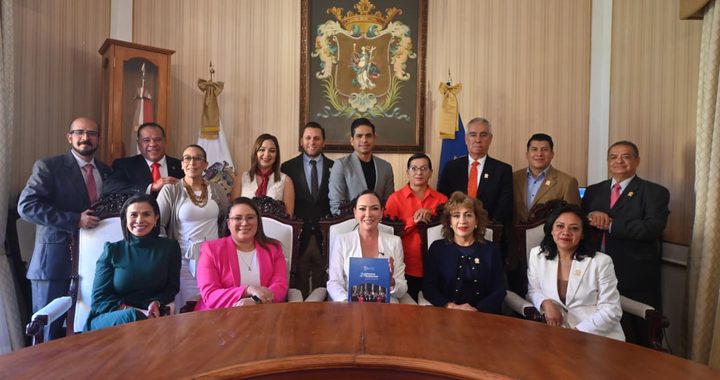 Rinde Samantha Smith, su segundo informe en sesión solemne ante el Ayuntamiento de Guanajuato
