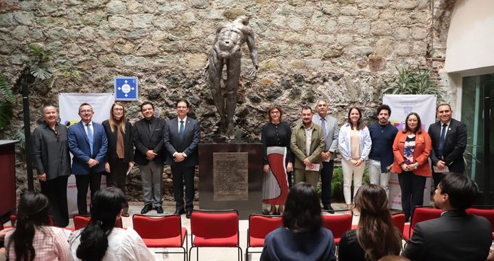 La Universidad de Guanajuato celebra el arte y el legado cervantino con la escultura Espíritu