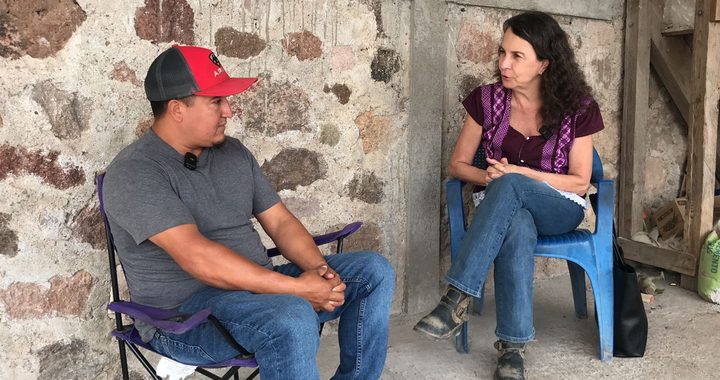 Visitan a migrante de Santa Catarina deportado junto con su hijo