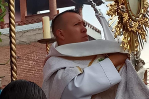 DESTINADO AL SERVICIO DE DIOS Y EL FÚTBOL