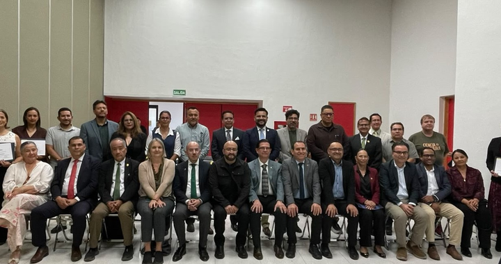 UG: Egresa primera generación del Diplomado en Innovación de la Práctica Docente con IAGen