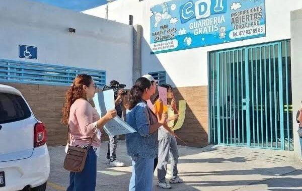 Llama FGE a la mamá de la menor agredida en la guardería del IMSS, acercarse al MP