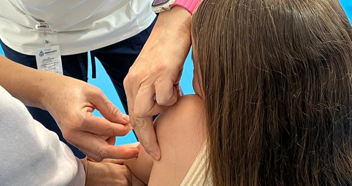 Establece secretaría de Salud, más de 900 puntos de vacunación para campaña invernal