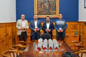 Piden alumnos de la UG conocer los protocolos de actuación y capacitación de la policía; entregan alarmas