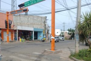 Construyen tercer carril en la intersección de Avenida Santa Fe-Cervera