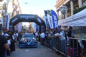 ARRIBAN LOS CLÁSICOS DE LA CARRERA PANAMERICANA CON EL COMANDER 1954 COMO LÍDER