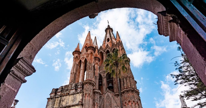Reconocimientos para San Miguel de Allende, León, Poliforum León y SECTURI