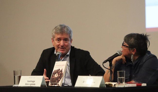 EL ESCRITOR SANTIAGO RONCAGLIOLO ABORDA LA RELACIÓN ENTRE LITERATURA, PERIODISMO Y FICCIÓN