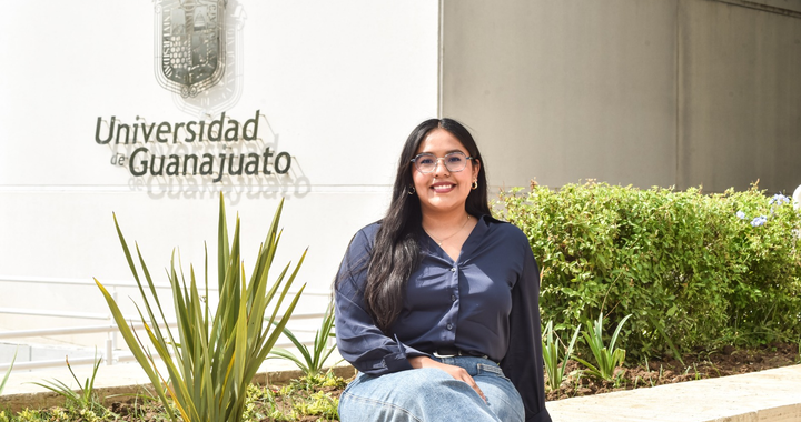 Alumna UG obtiene premio por investigación sobre la atención al paciente oncológico